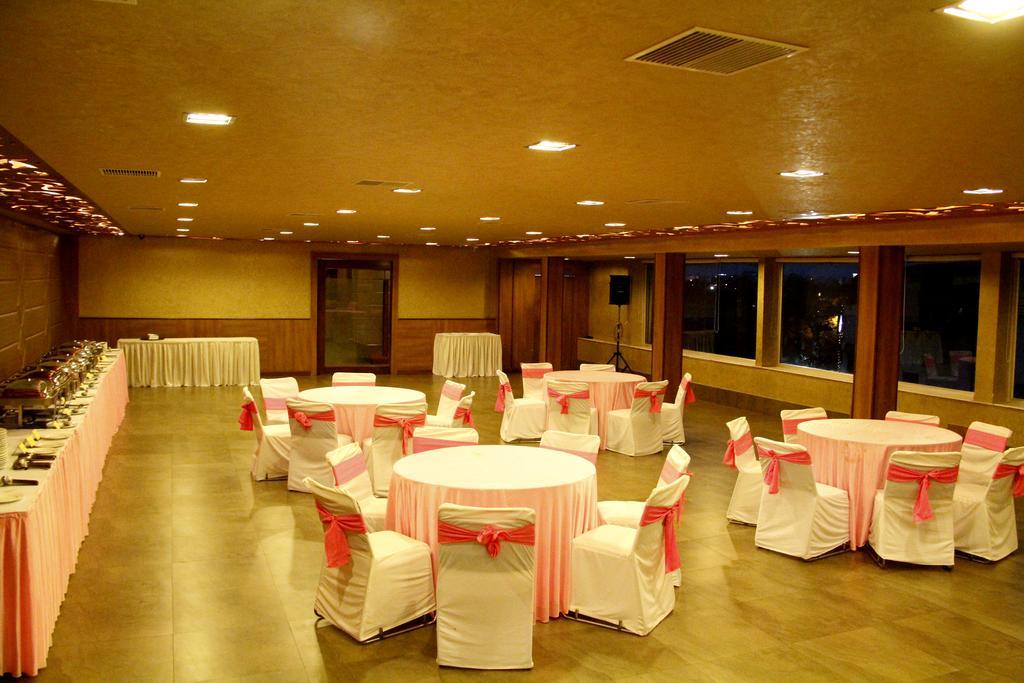 ​Justa Hyderabad Hotel Exterior foto