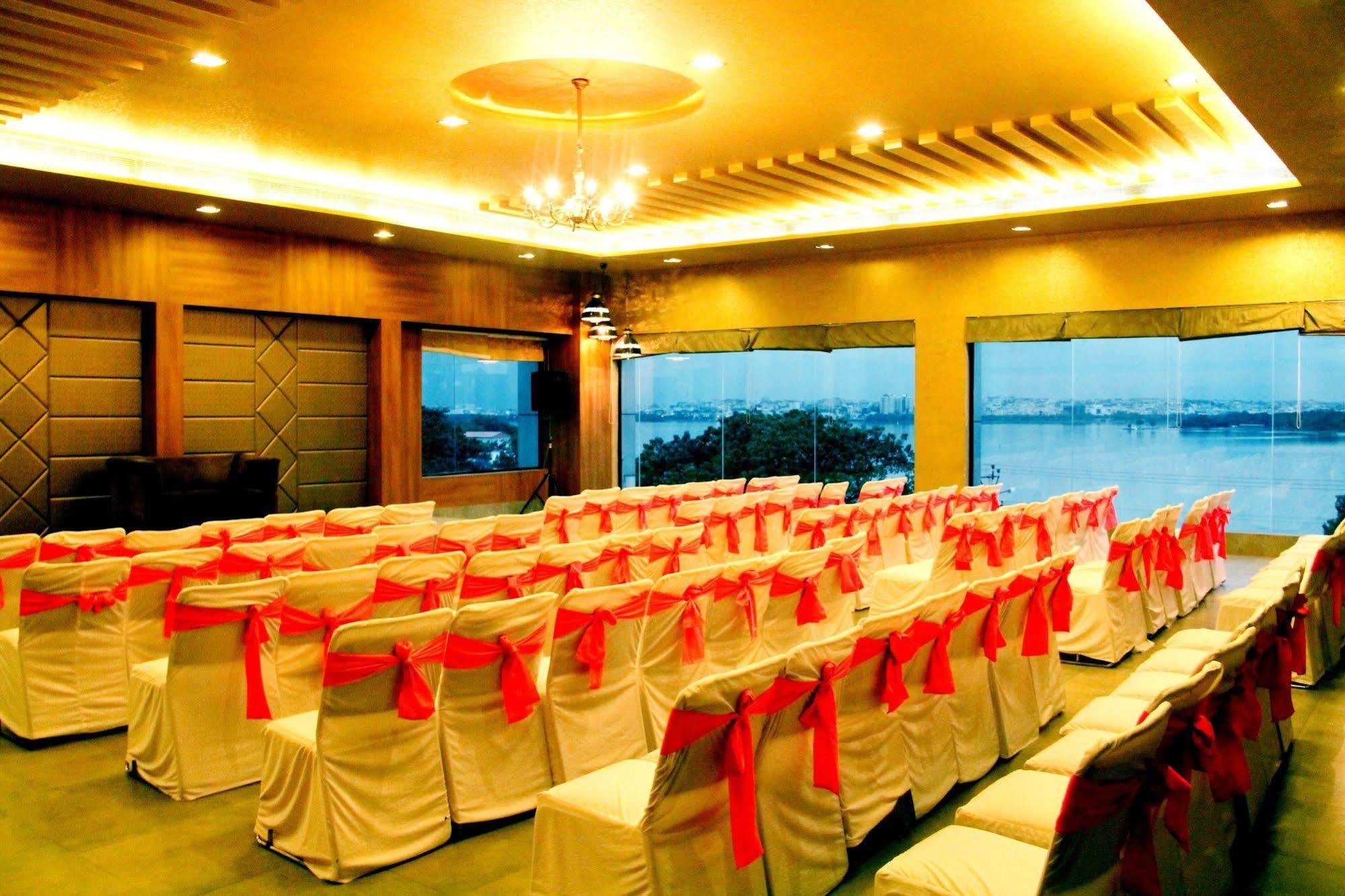 ​Justa Hyderabad Hotel Exterior foto